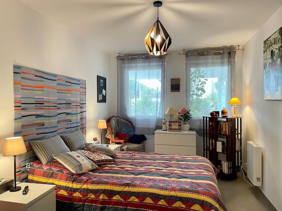 21 - Tres Agreable Rdc Avec Terrasse Et Parking Apartment Бандол Екстериор снимка