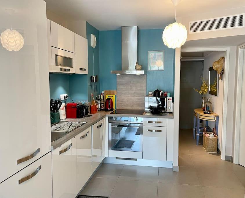 21 - Tres Agreable Rdc Avec Terrasse Et Parking Apartment Бандол Екстериор снимка