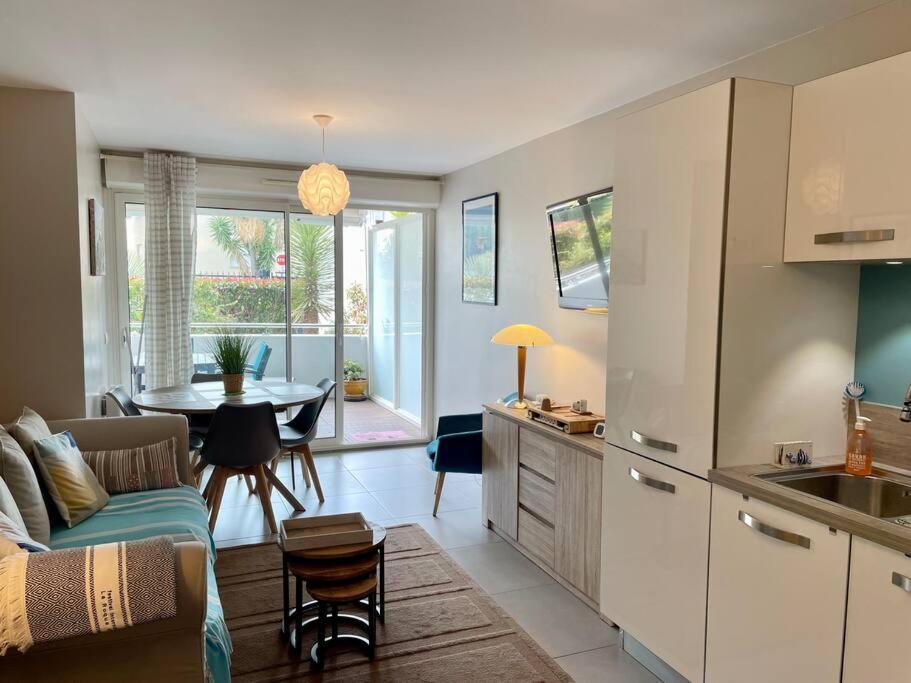 21 - Tres Agreable Rdc Avec Terrasse Et Parking Apartment Бандол Екстериор снимка