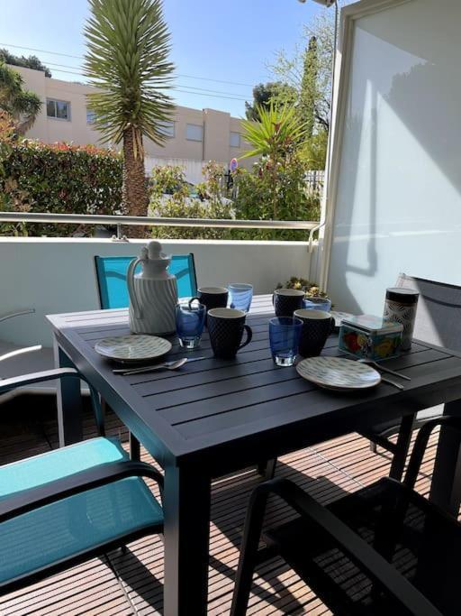 21 - Tres Agreable Rdc Avec Terrasse Et Parking Apartment Бандол Екстериор снимка