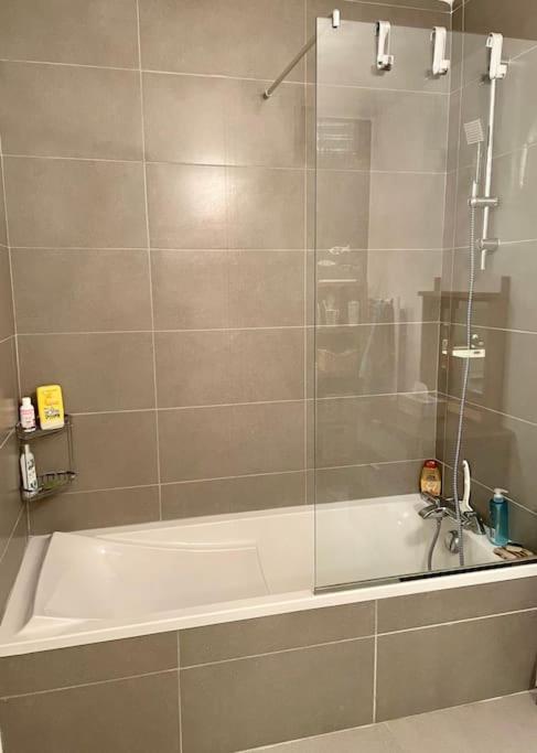 21 - Tres Agreable Rdc Avec Terrasse Et Parking Apartment Бандол Екстериор снимка